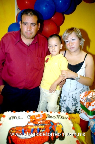 25072008
Enrique con sus papás Enrique Fernández Luévanos y Sonia Oyarzábal Andrade