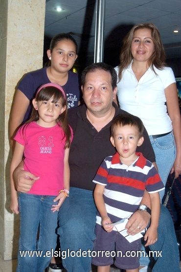 26072008
Manuel Arias, Mariana de Arias, Marianita, Valeria y José Arias Rodarte