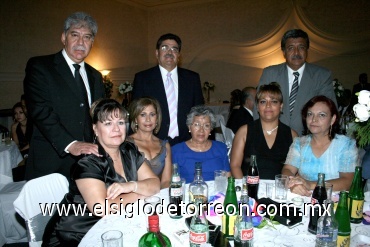 30072008
José de la Paz Vázquez, Patricia Ortiz de Vázquez, Catarino Vázquez, Lilia Luna de Vázquez, Pablo García Rosales, Rosa María Castañeda de García, Olga García Rosales y Adelina García