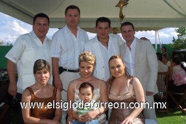 29072008
Santiago con sus papás y sus padrinos, Rolando Anaya, Roberto Berumen, Raúl Quintanilla, Francisco Samaniego, Magaly de Berumen, Norma de Quintanilla y Érika de Samaniego.