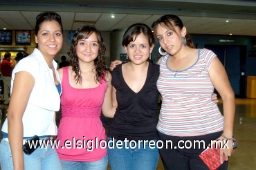 01082008
Alicia Silva, Susy Delgado, Carolina González y Pamela Alanís