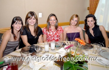 01082008
Graciela Pérez Leal, Denise Pérez, Paola Reinosa, Karla Siller de Reinosa y Daniela Gaytán