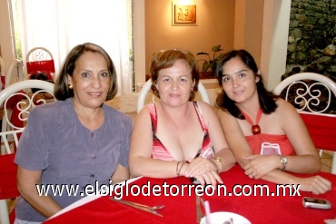 02082008
Luz María, Adriana y Adriana de Chávez