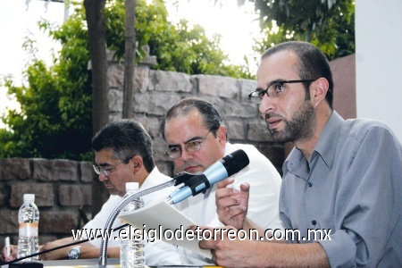 Presentan libro de Villa
El Museo de la Revolución fue el escenario para llevar a cabo la presentación del libro “Pancho Villa, la construcción del mito”.