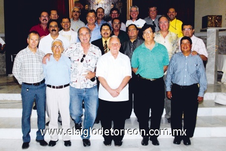 Reencuentro de ex Francés
Juan Negrete, Yamil Darwich, Jacobo Gidi, Fernando Aguiñaga, Guillermo Ortega, Pedro Salas, Sergio Salmón, Alejandro Díaz Flores, Hugo Izaguirre, José Luis Escamilla, Fernando Llama, Valente Arellano, Alberto Diosdado, Rubén Sámano, Carlos Pérez del Olmo, Lorenzo González Kipper, César Madero y Juan Martínez.