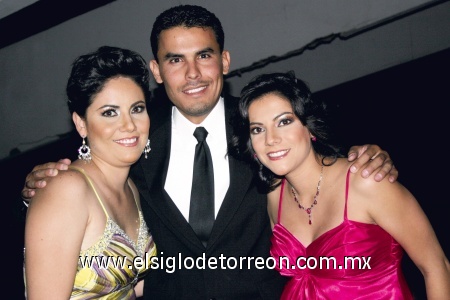 Claudia, Pablo y Brenda Montañez.