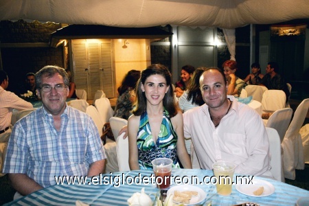 Gabriel De León, Lilian de Aguilar y Armando Aguilar.