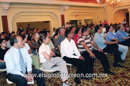 El público asistente se mostró muy interesado del tema.