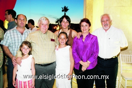 Gerardo e Ivette Mafud, Regina y Renata Mafud, Alain Collier de la Marliere, Arturo y Angelina Rodríguez.