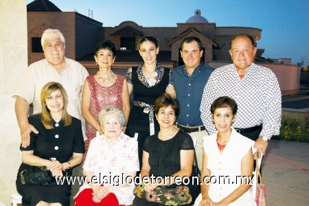 Leny L. de Gibert, Doña María Subealdea, Irma Subealdea, Sarita Oranday, Luis Gibert, María Inés de Collier, Leny de Collier, Christian Collier Subealdea y Christian Collier K.