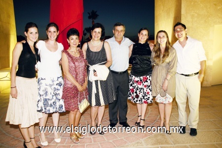 Stephanie Plouin, Catherine Plouin, Inés de Collier de la Marliere, Silvia de Plouin, Jacques de Plouin, Nathalie Plouin, Éliane Le Hénaff y Rivelin González.