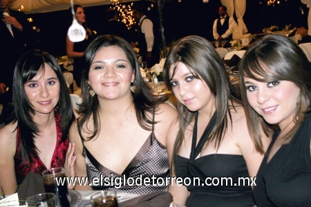 Luisa Fernanda Martell, Leyla Jaik Morán, Fathme Ríos Jaik y Denisse Jaik Berumen.