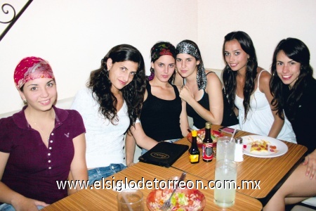 Natalia, Marimar, Salua, Ana Paula, Aracely y Magaly.