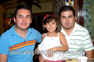 03082008
Juan Manuel, Melanie Fernanda y Hugo Rodríguez.