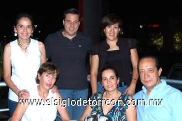 04082008
Claudia Torres, Julio Luna, Alejandro Viesca, Gaby Duarte, Ana Tere Saldaña y Pecky Webb.