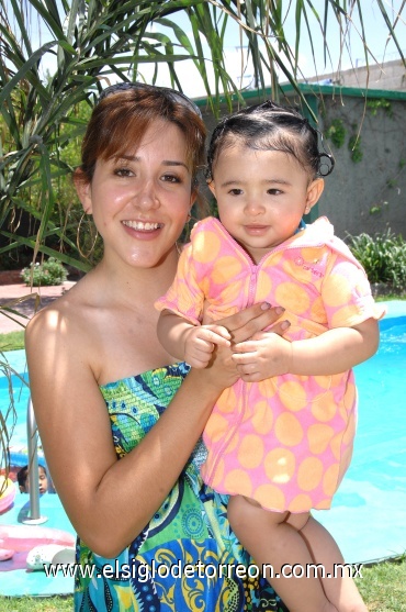 06082008
Dani Michelle Salas Monárrez junto a su mamá Marcela Monárrez de Salas.