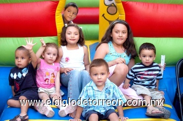 08082008
Andrés, Carlitos, Aranza, Andrea, Joaquín, Ana Cristina y Jesús asistieron a la piñata de Marian