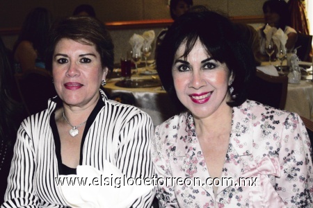 Mayela de Del Río y Ethel Moreno.