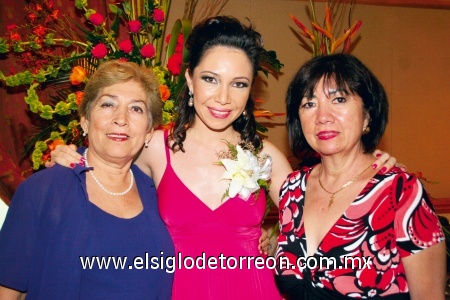 Lupita León López, Jacqueline Flores León y María Elena Rodríguez de Villalobos.