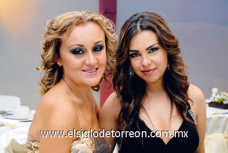 Ana Correa de Pacheco y Vanessa Meraz.