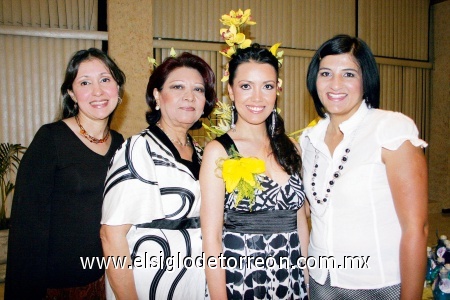 Karla Valdéz de Luna, Francis Cuellar Espinoza, Luz Elena Navarro Delgado y Mónica Sánchez de Valdéz.