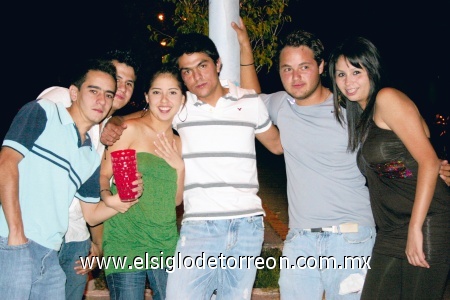 Andrés Abbadie, Javier Chapa, Caro Jardón, Aron García, Romulado de la Torre y Karen Marín.