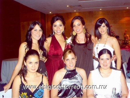 Maru Zavala, Carolina Corona, Lily Villa, Roberto Cárdenas, Ale Ávalos, Claudia Fernández y Marcela de García.