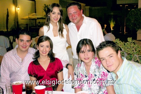 Paty  y José Luis Serna, José y Ana Sophia Cantú, Astrid Baille y Oscar Russek.