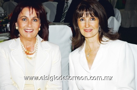 Nena López de Fernández y Zoila Valdéz de Muñoz.