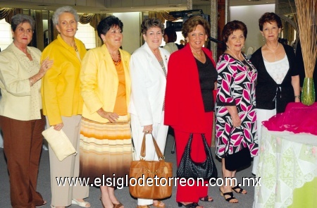 Camis Calleja, Magdalena Rodríguez, Esperanza Aranzabal, Pilar Sánchez, Pilar Aranzabal, Marielena de González y Amelia de Díaz Flores.