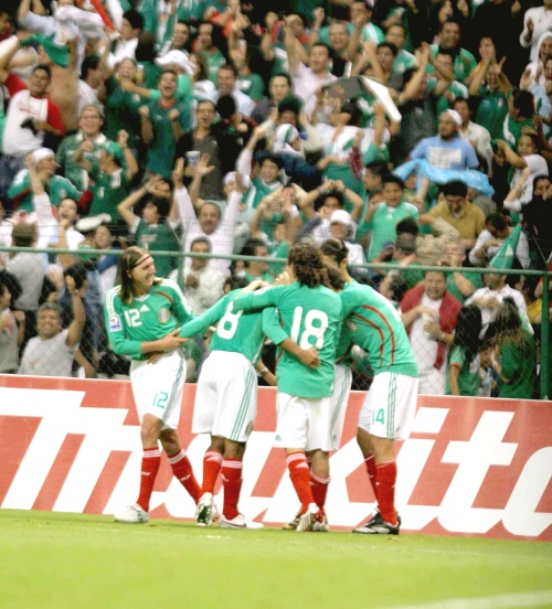 El 'Cielito Lindo' fue una vez más apropiado como segundo Himno Nacional y la felicidad se desbordó con el silbatazo final.