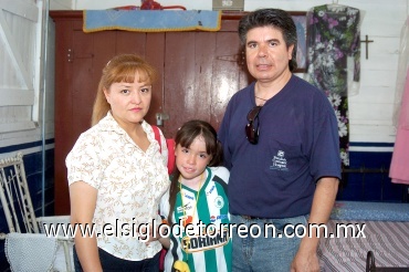 10082008
Blanca Ramírez, Juan José y Mónica Fernanda Suárez.