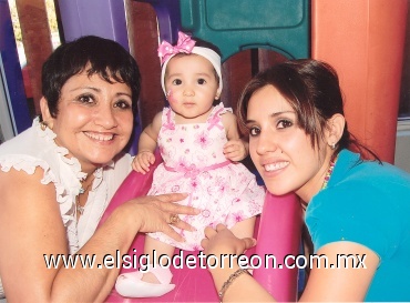 13082008
Consuelo Rodríguez, Judith Meléndez y Ana Sofía Meléndez asistieron recientemente a una piñata