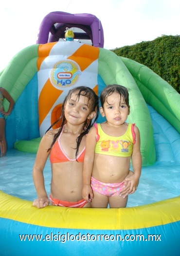 13082008
Fernanda y Samantha Velazco Izquierdo disfrutaron al máximo el festejo