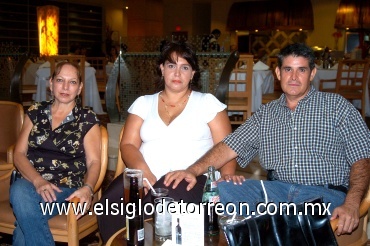 17082008
Rosalía Pérez-Verti, Cecilia Flores y Ciro Marto.