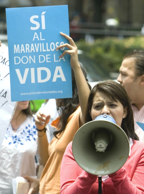 La Arquidiócesis de México recordó que la “irrenunciable misión encomendada por Nuestro Señor Jesucristo a esta Iglesia particular nos obliga a manifestar nuestro dolor y luto ante el refrendo de la ley criminal del aborto en nuestra ciudad”.