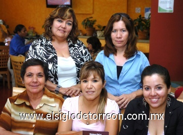 25082008
Rocío Jiménez, Claudia Ontiveros, Rosy Domínguez, Esthela Flores y Aditi Vargas.