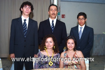 24082008
Mario Macías Rodríguez, Raúl Elizondo Balderas, Raúl Elizondo Núñez, Ana Sofía y María Fernanda Verduzco Núñez