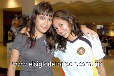 24082008
Yazmín Jiménez y Adriana Oviedo.