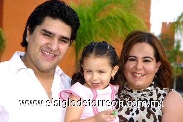 30082008
Luis López Martínez, Rosario Chaib de López y Regina Chaib Verdeja