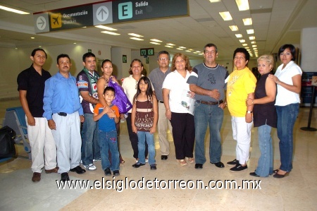 07092008
Julio Limón, Julián Limón, Román Gámiz, Fabiola Rodríguez, Brenda y Fany Gómez, Rosa González, Armando Navarro, Alma Rosa Vázquez, Jesús Padilla, Cruz Saldaña y Carolina Ibarra viajaron  a Guadalajara.