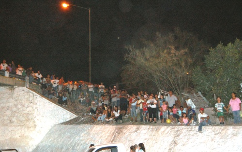 La presa Lázaro Cárdenas abrió con un gasto de 70 m3/s que a las tres de la tarde subió a 150 m3/s.