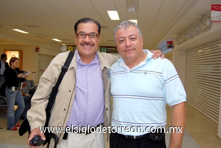 11092008
José Luis Paz llegó de visita a Torreón y Ricardo García le dio la bienvenida