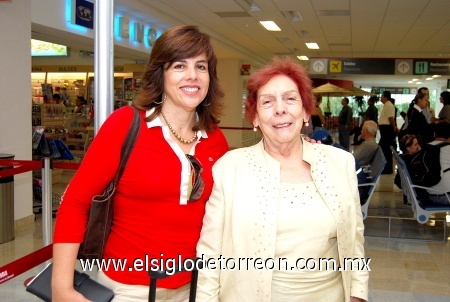 11092008
María Jurado de Arias y Patricia Arras de González viajaron a París