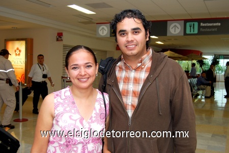 11092008
Maricruz Pinedo García recibió a su hermano Marco Isaí, quien llegó de Tijuana