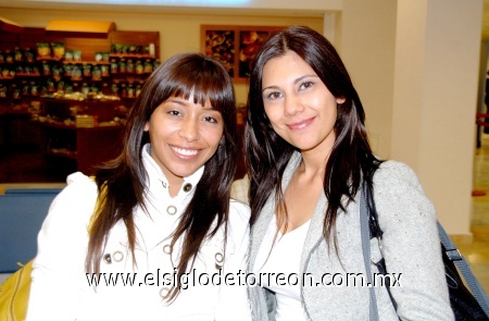 17092008
Cynthia Valadez y Cecilia Rocha viajaron a Tijuana