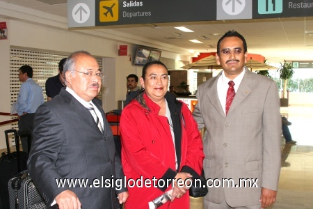 21092008
Alfredo López y Miriam Ita llegaron de la Ciudad de México en plan de trabajo y fueron recibidos por Indalecio Medina