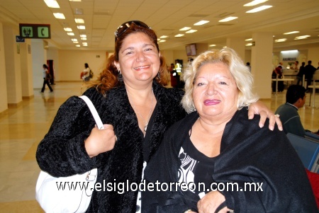 22092008
Guillermina Neave de Favero y Amparo Aguirre realizaron un viaje de placer a Las Vegas.