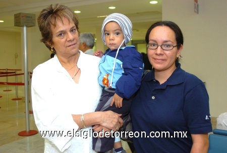 23092008
A la Ciudad de México viajaron Julieta Rodríguez, Lourdes Pulido y Sergio Antonio Santoyo.