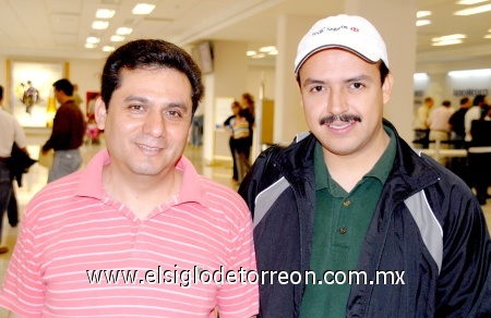 28092008
Alejandro Castrellón y Fabián Espericueta viajaron a Veracruz para estar presentes en un congreso.